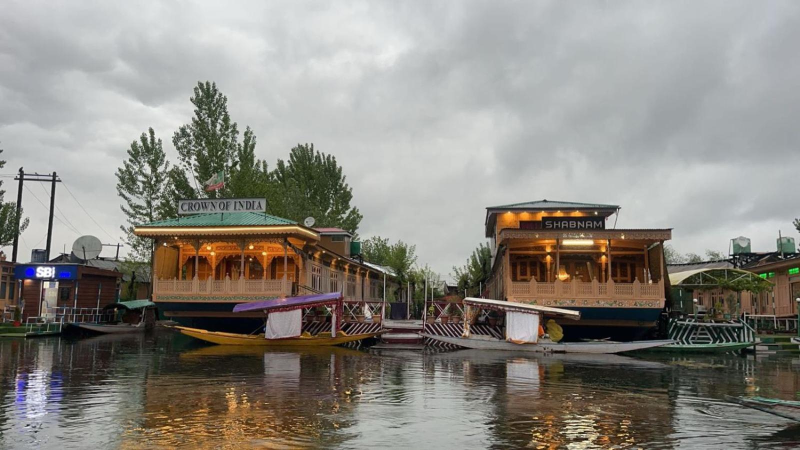 Отель Crown Of India Group Of Houseboats Сринагар Экстерьер фото