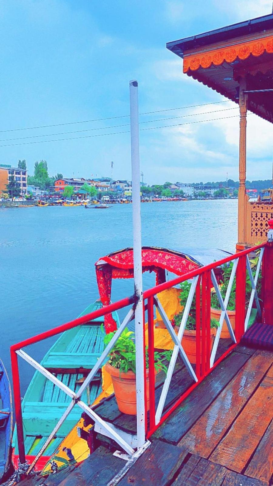 Отель Crown Of India Group Of Houseboats Сринагар Экстерьер фото