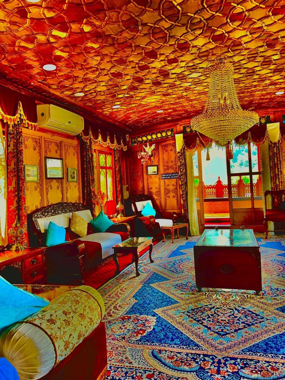 Отель Crown Of India Group Of Houseboats Сринагар Экстерьер фото