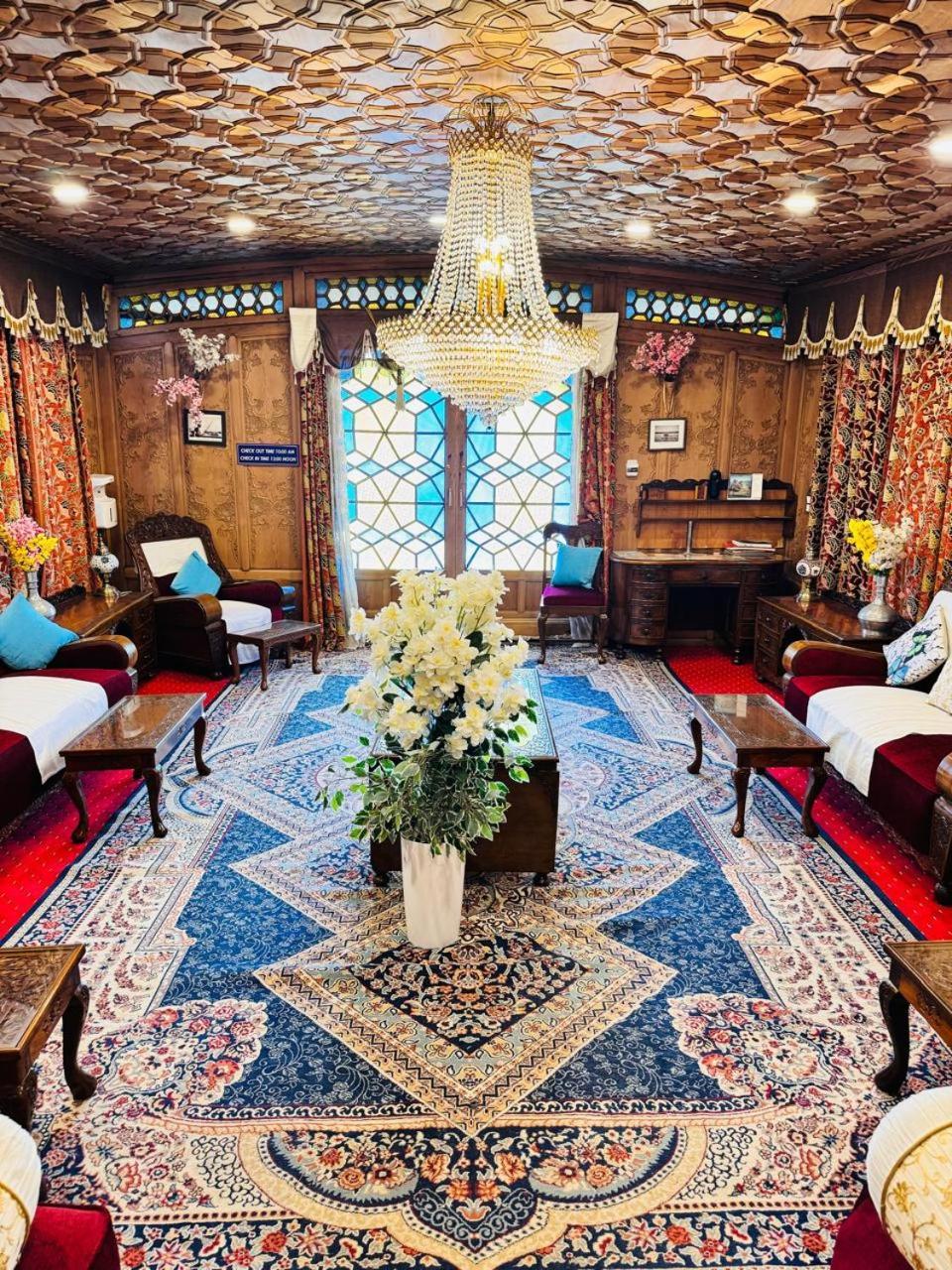 Отель Crown Of India Group Of Houseboats Сринагар Экстерьер фото